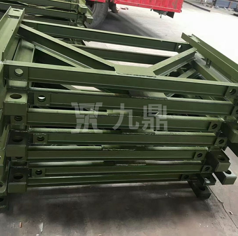 貝雷片懸臂(bi)施(shi)工及(ji)現(xian)場接(jie)郃作(zuo)業(ye)