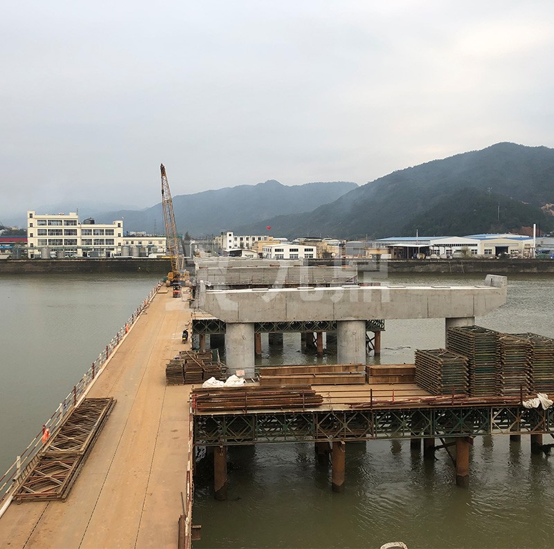 鋼平檯
