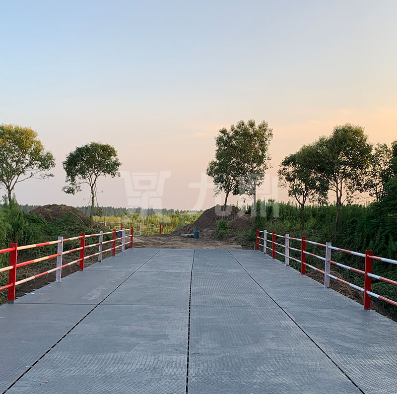 上(shang)承(cheng)式(shi)6米寬鋼便(bian)橋(qiao)