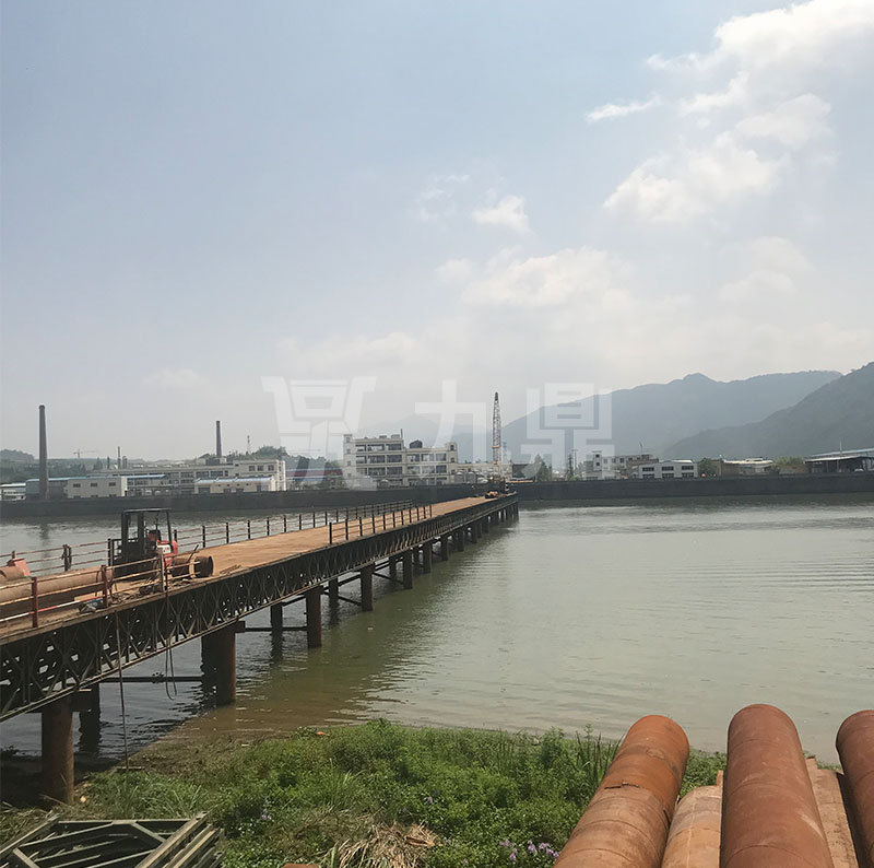 鋼(gang)平(ping)檯